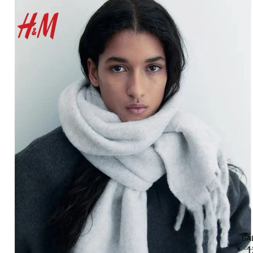 H&M super soft and cozy chunky brown scarf